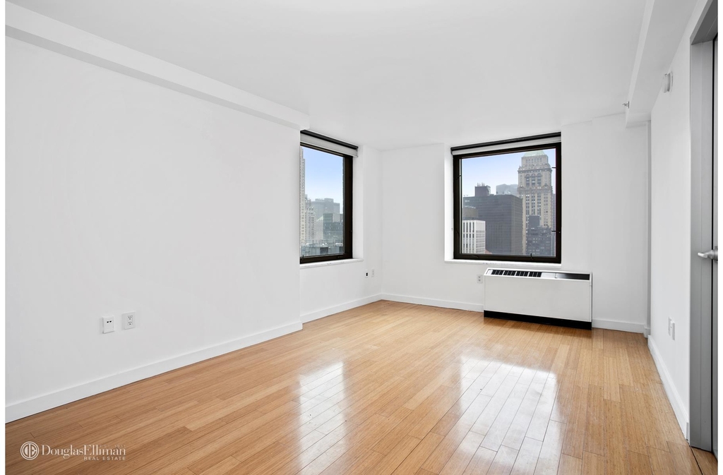 100 West 39th St - Photo 6