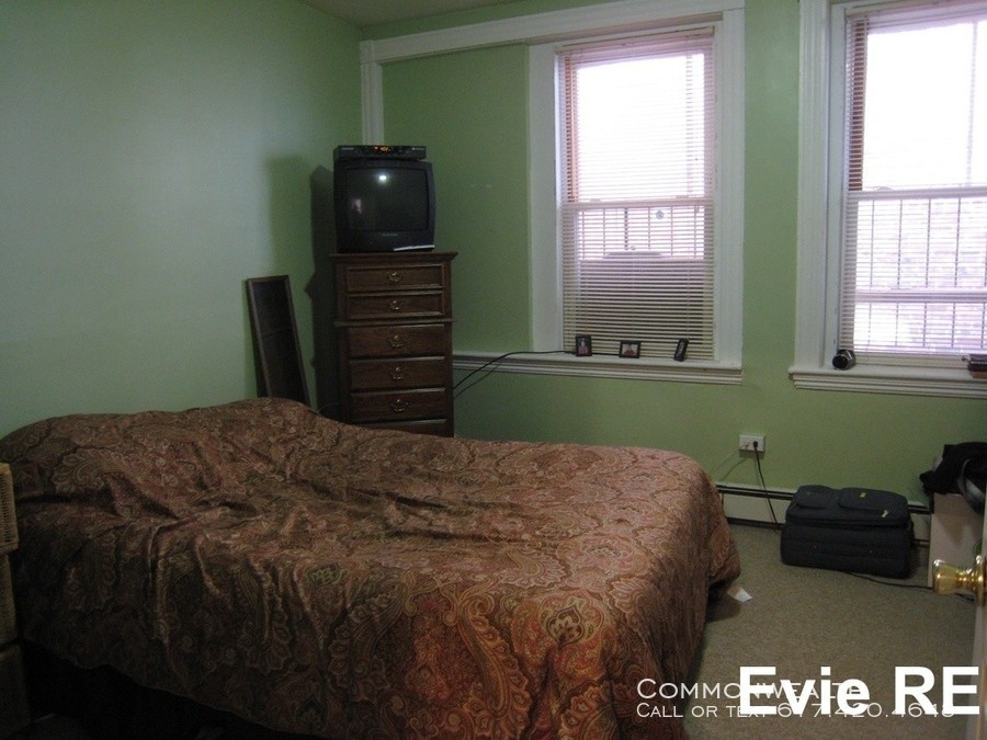 452 Hanover St - Photo 4