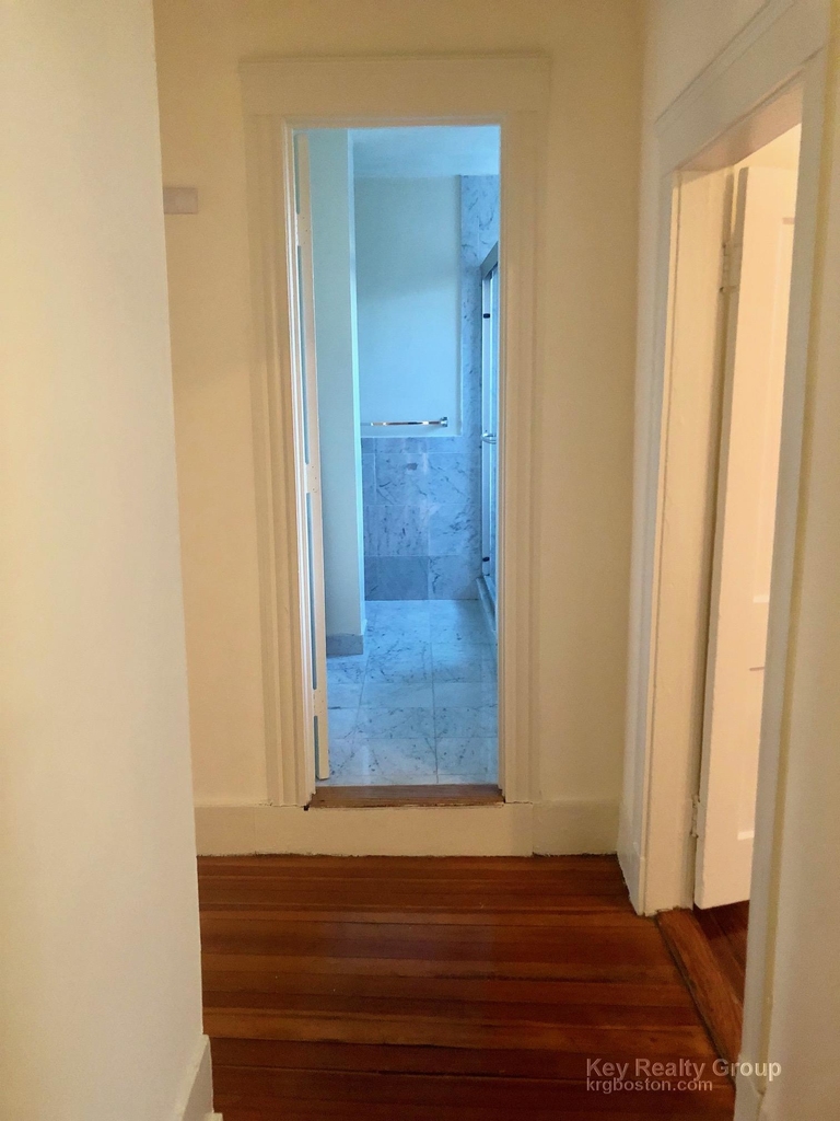 55 Queensberry St. - Photo 8