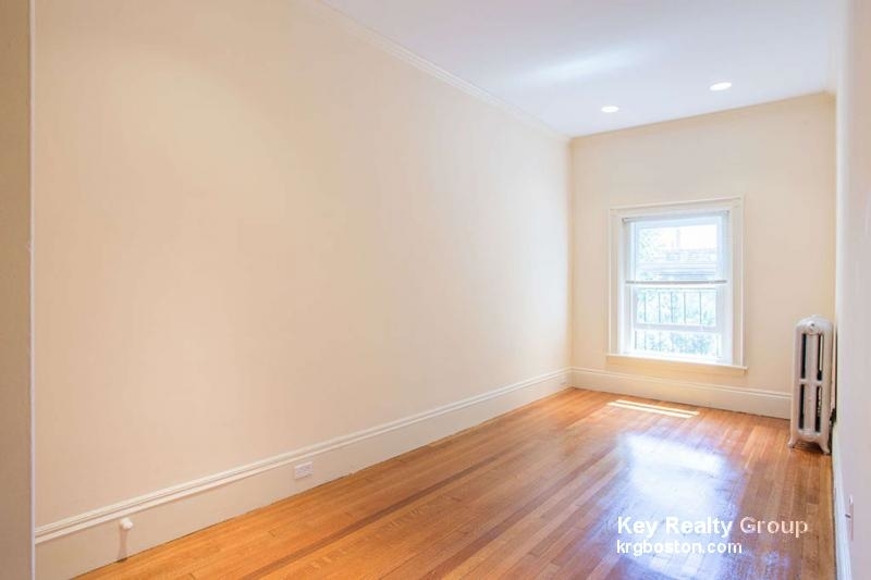 379 Commonwealth Ave. - Photo 6