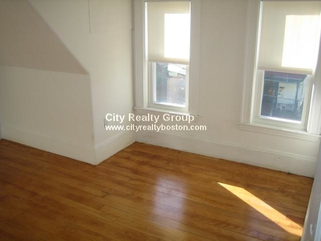 9 Oak Square Ave. - Photo 0