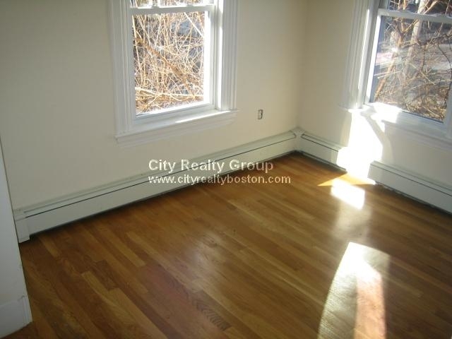 9 Oak Square Ave. - Photo 5