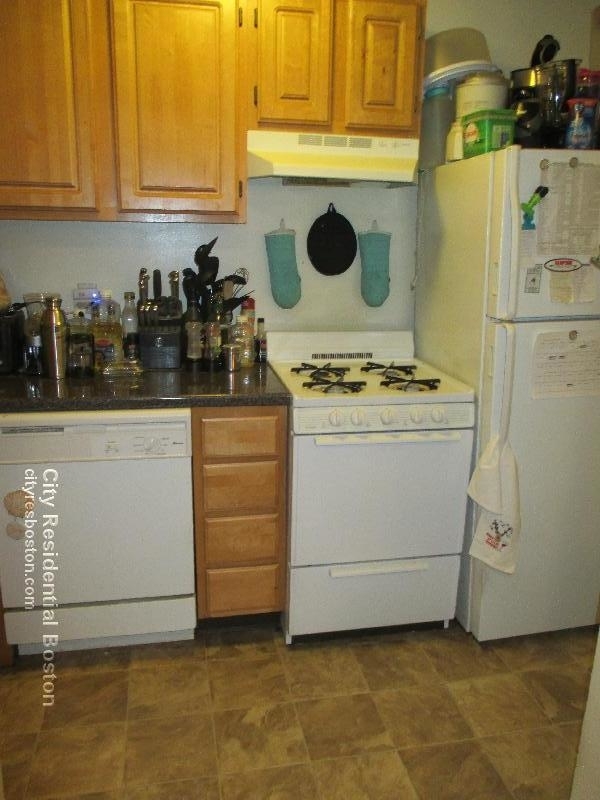 385 Dorchester St. - Photo 2