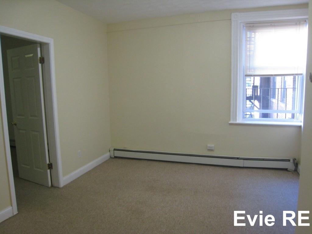 452 Hanover St. - Photo 4