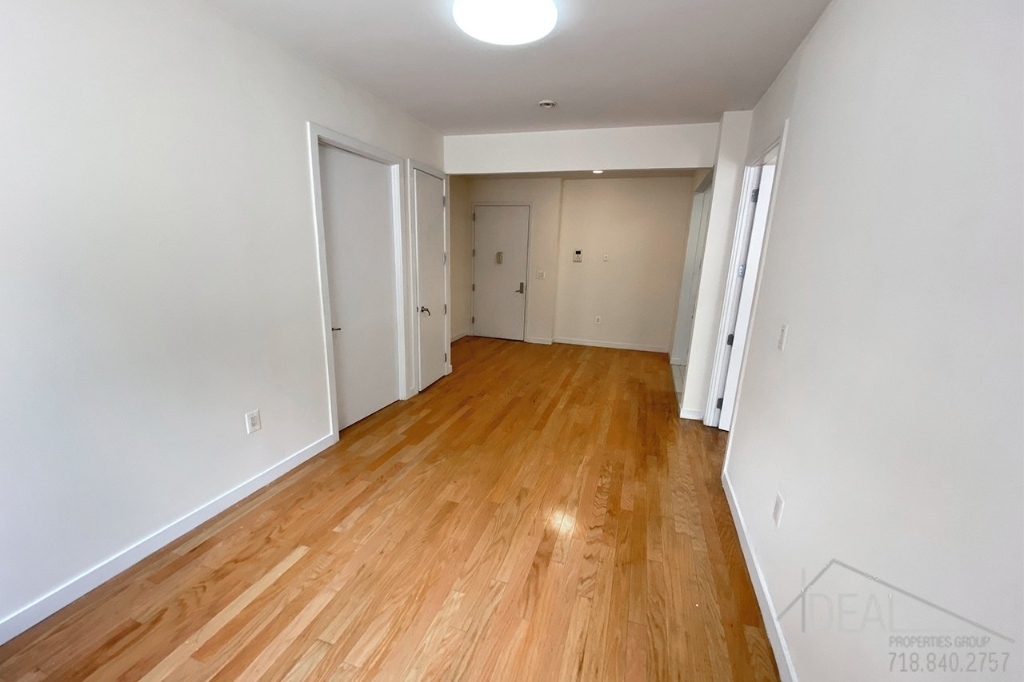 924 Metropolitan Avenue - Photo 2