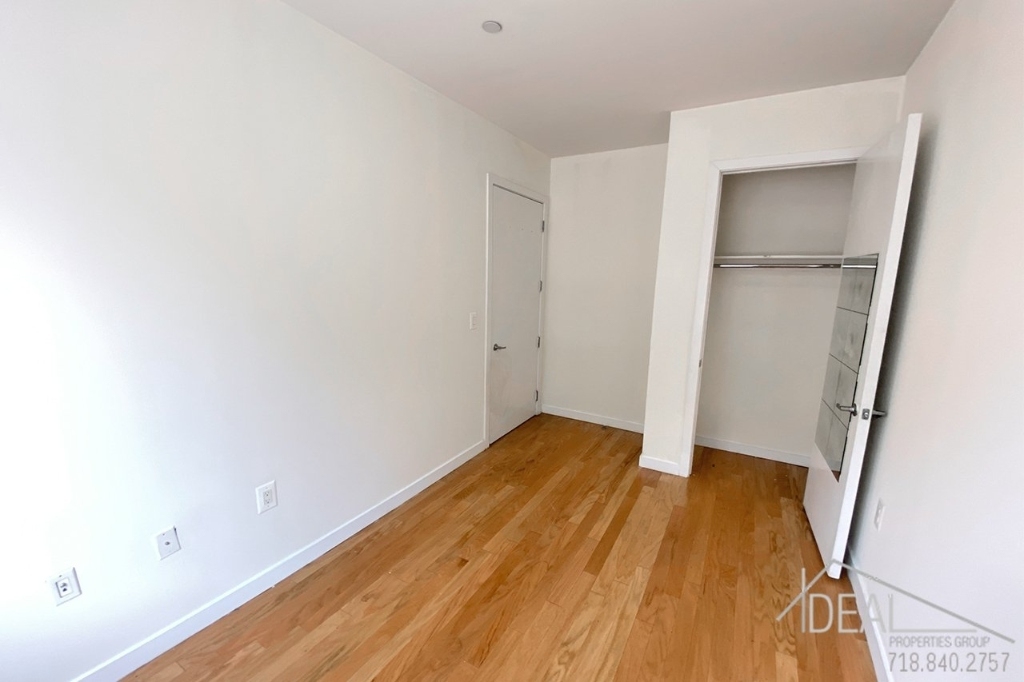 924 Metropolitan Avenue - Photo 4