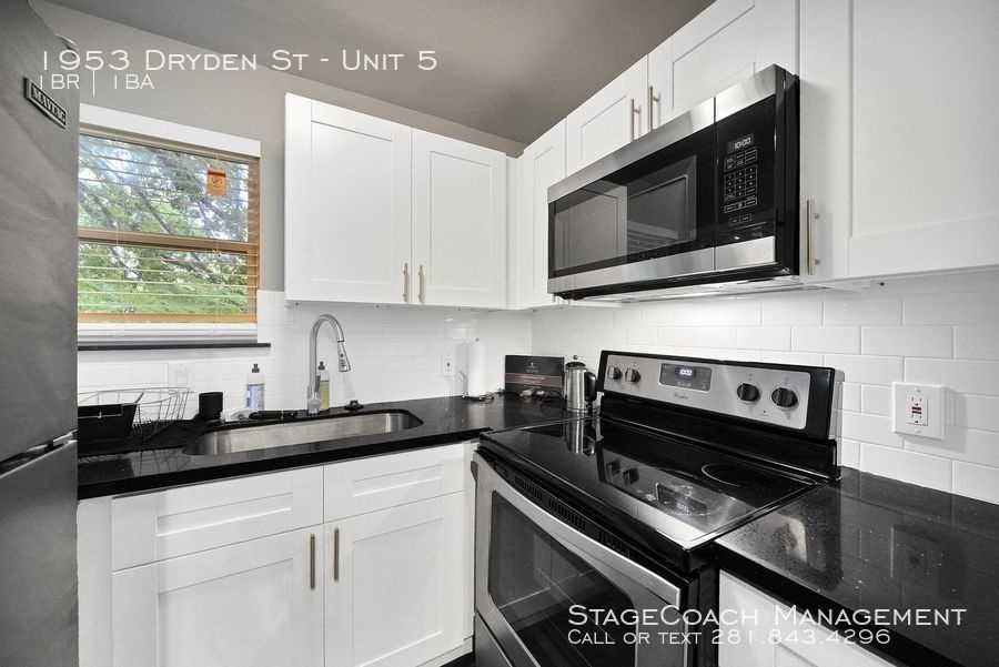 1953 Dryden St - Photo 1