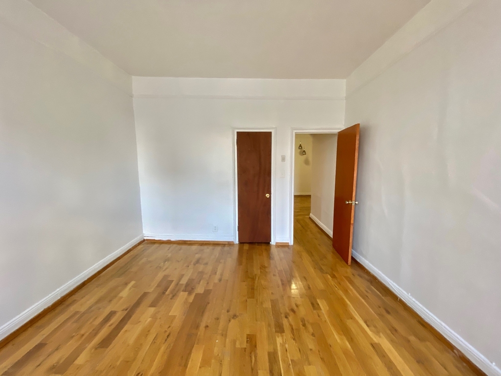 126 Graham Avenue - Photo 4