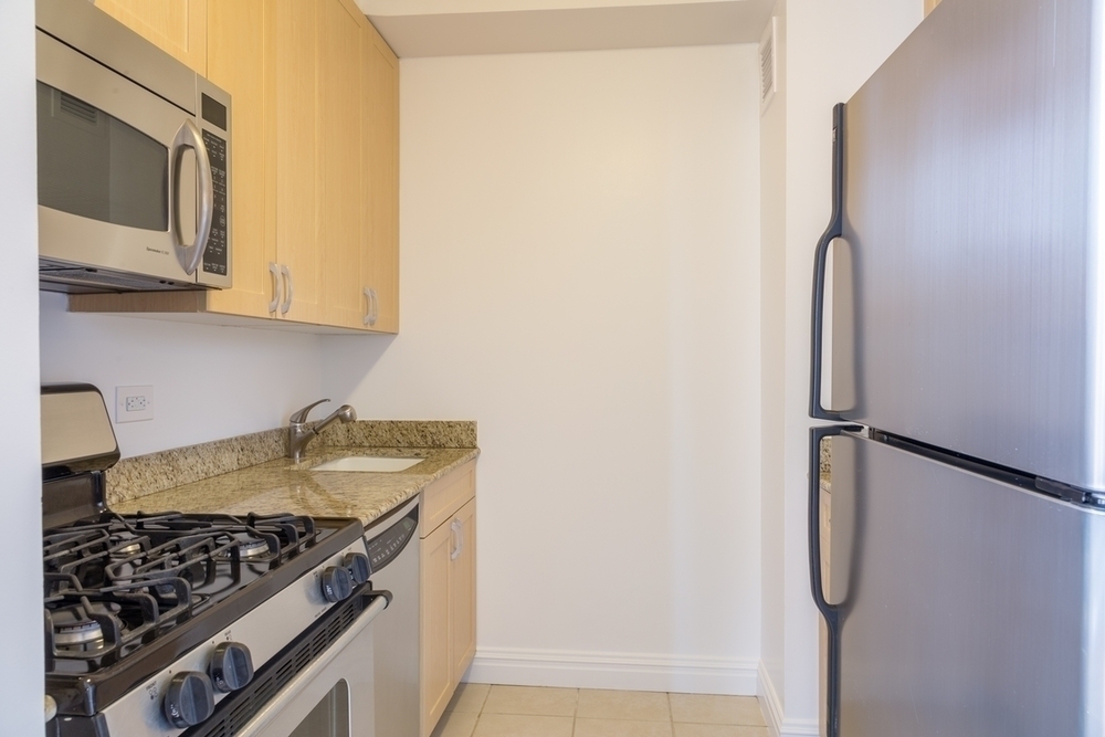 235 West 48th Street - Photo 7