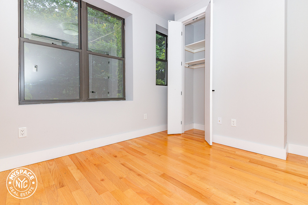 214 Grand St - Photo 4