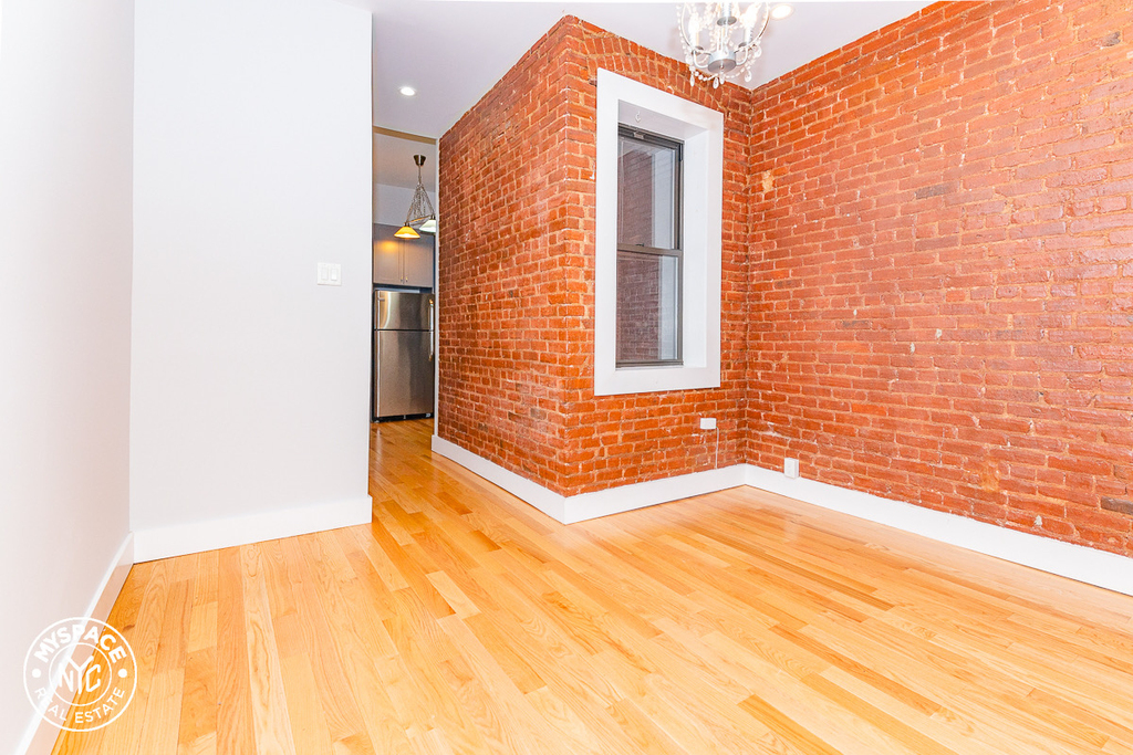 214 Grand St - Photo 2