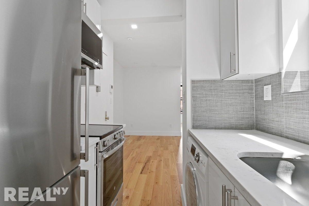 247 Mulberry Street - Photo 2