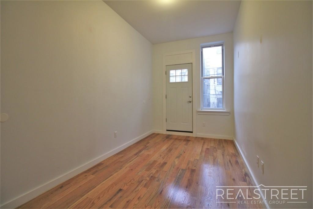 97 Cornelia St - Photo 2