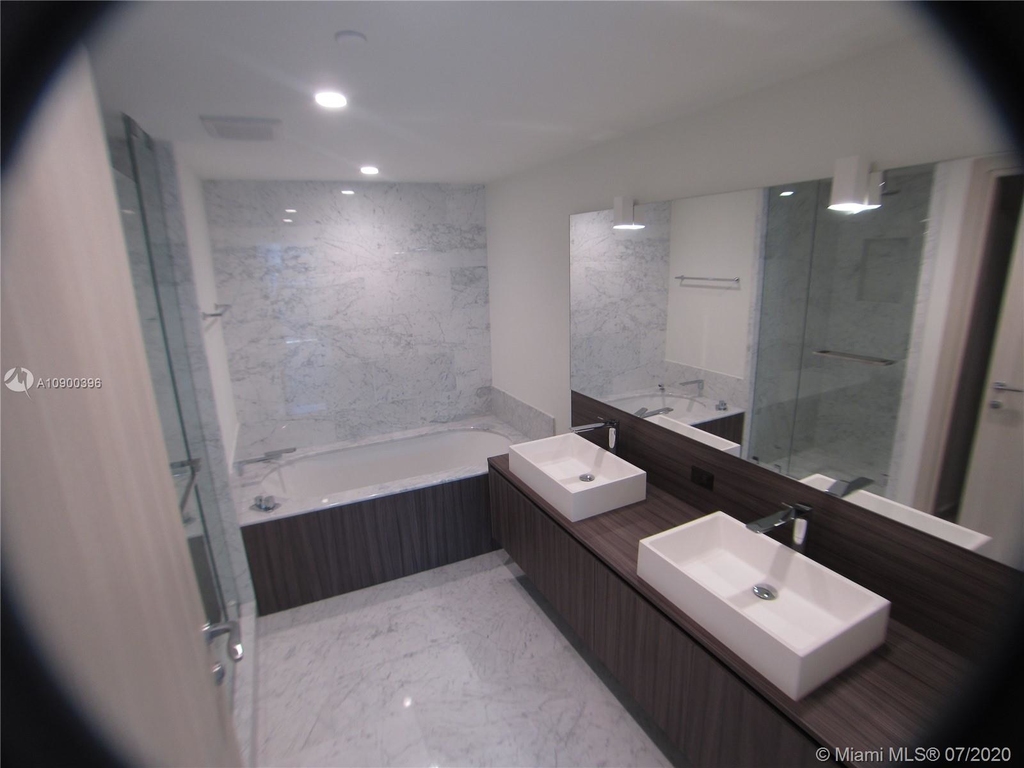 1000 Brickell Plz - Photo 7