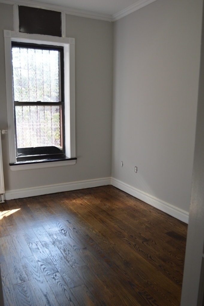 330 East 6th Street - Photo 4