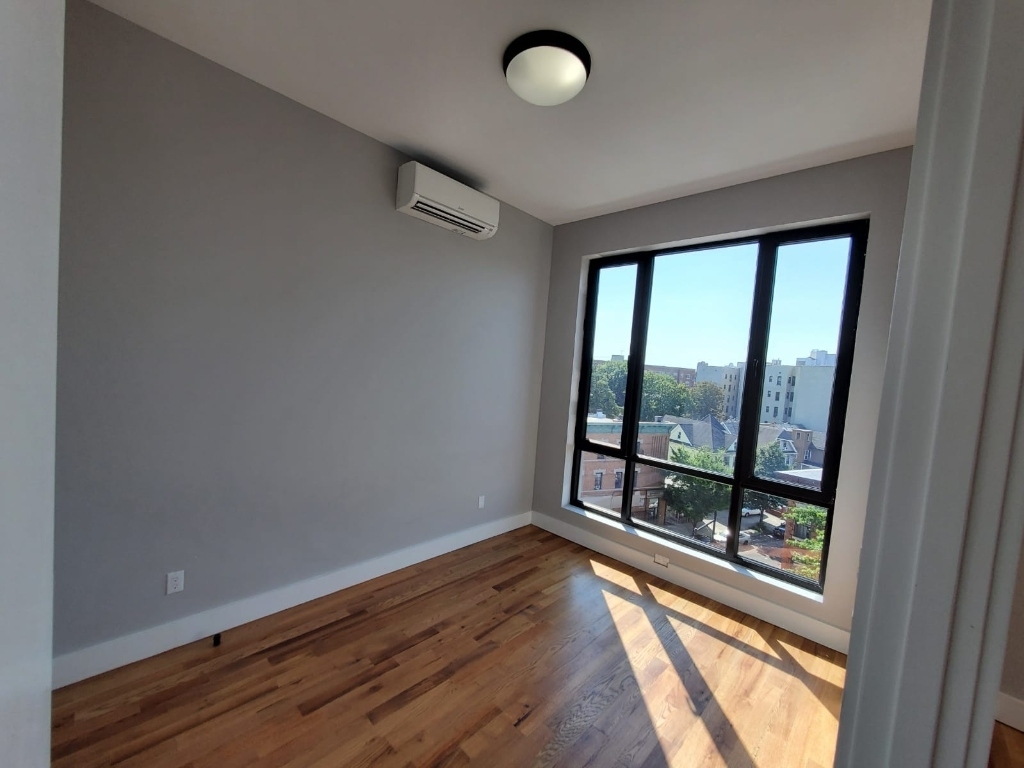 1027 Cortelyou Road - Photo 4