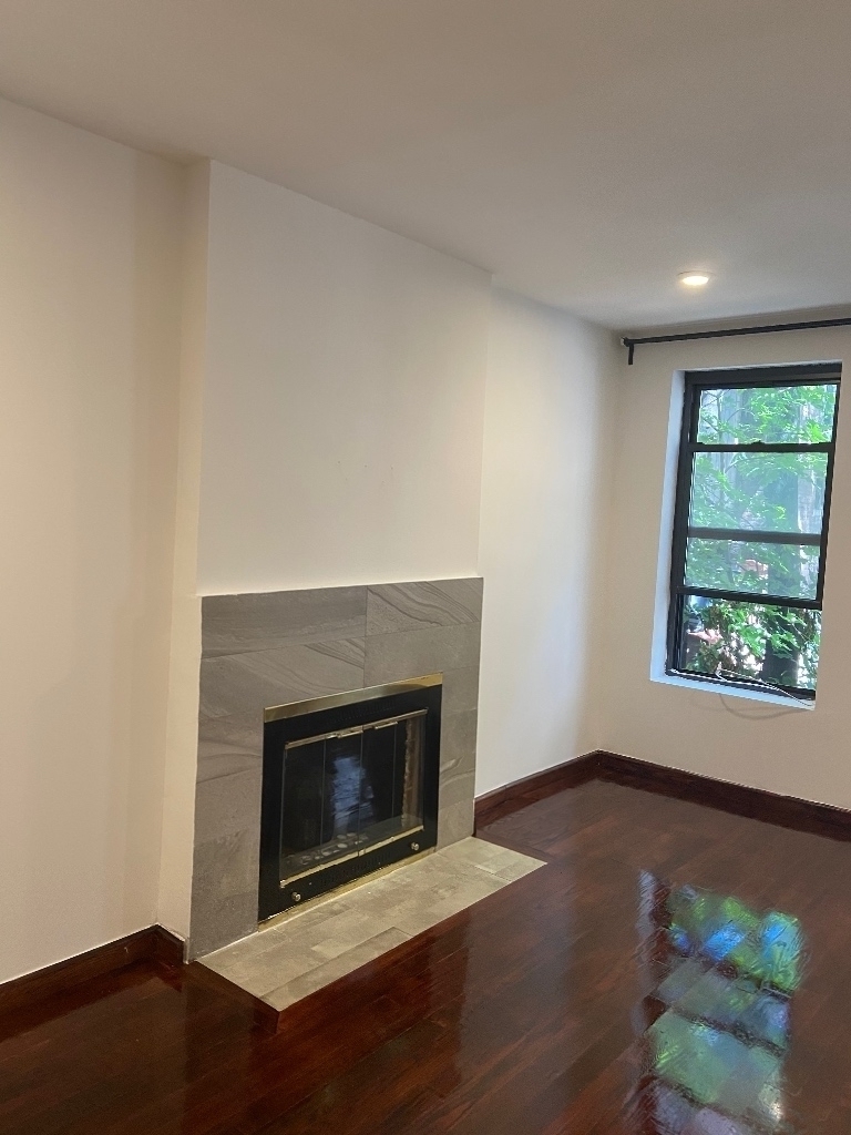 213 West 18th Street - Photo 0