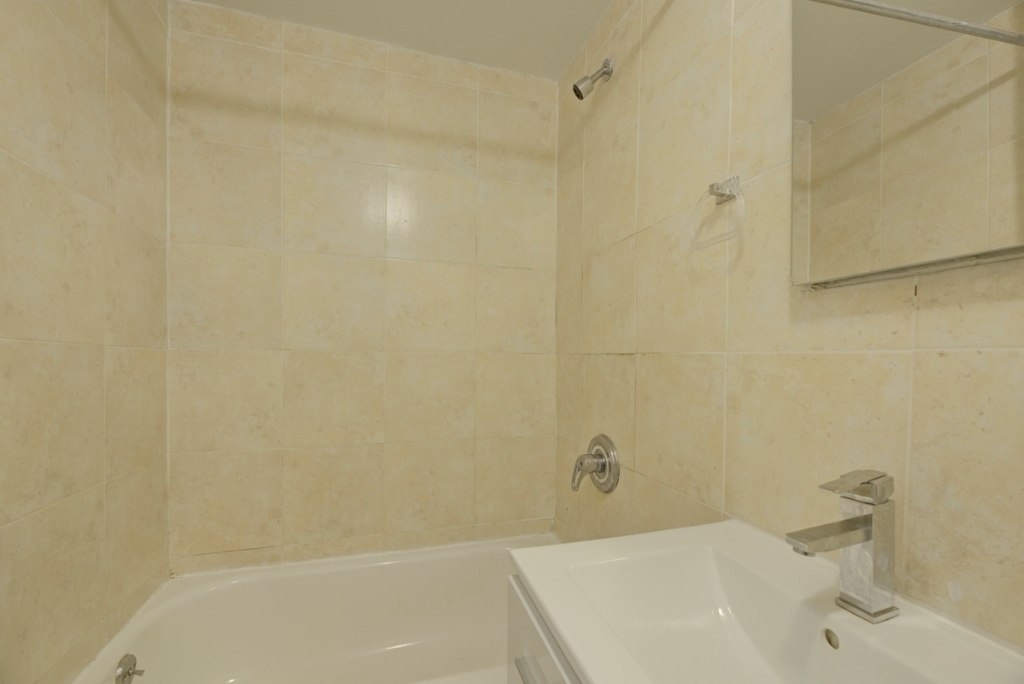 241 West 13th Street - Photo 5