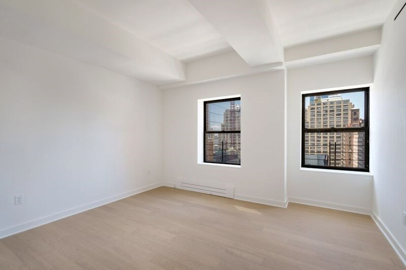 360 West 34th Street - Photo 3