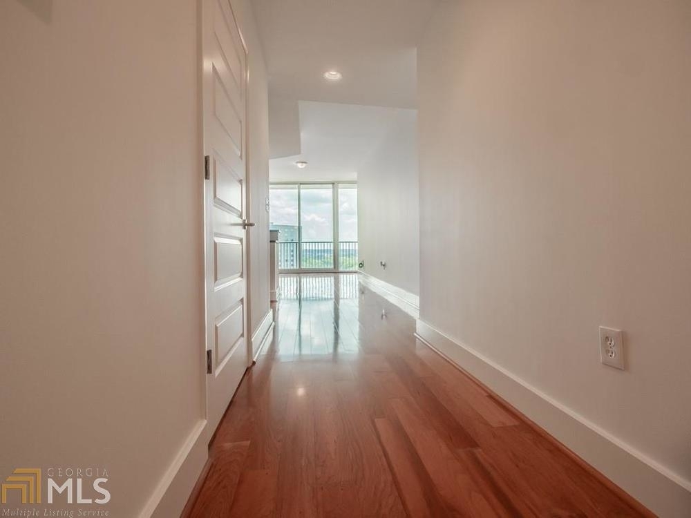 1080 Peachtree St - Photo 3