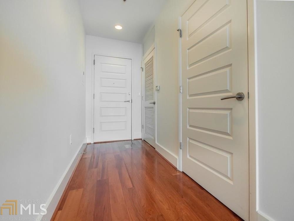 1080 Peachtree St - Photo 2