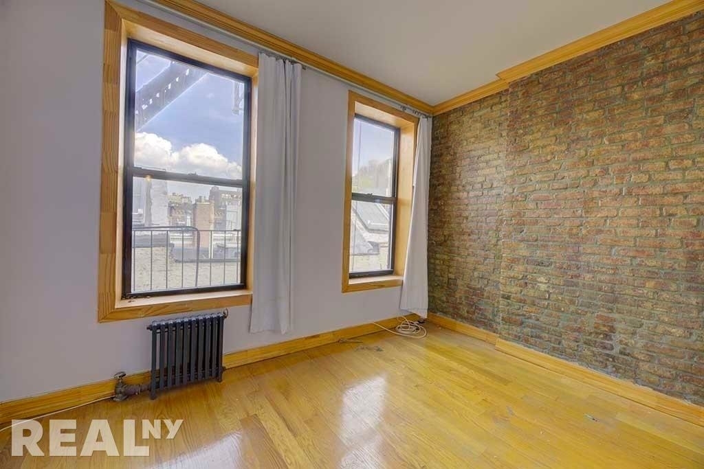 126 Macdougal St - Photo 2