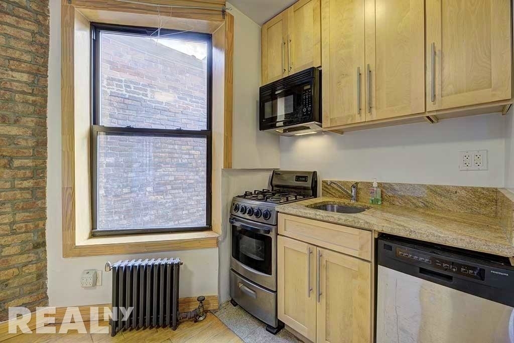 126 Macdougal St - Photo 3