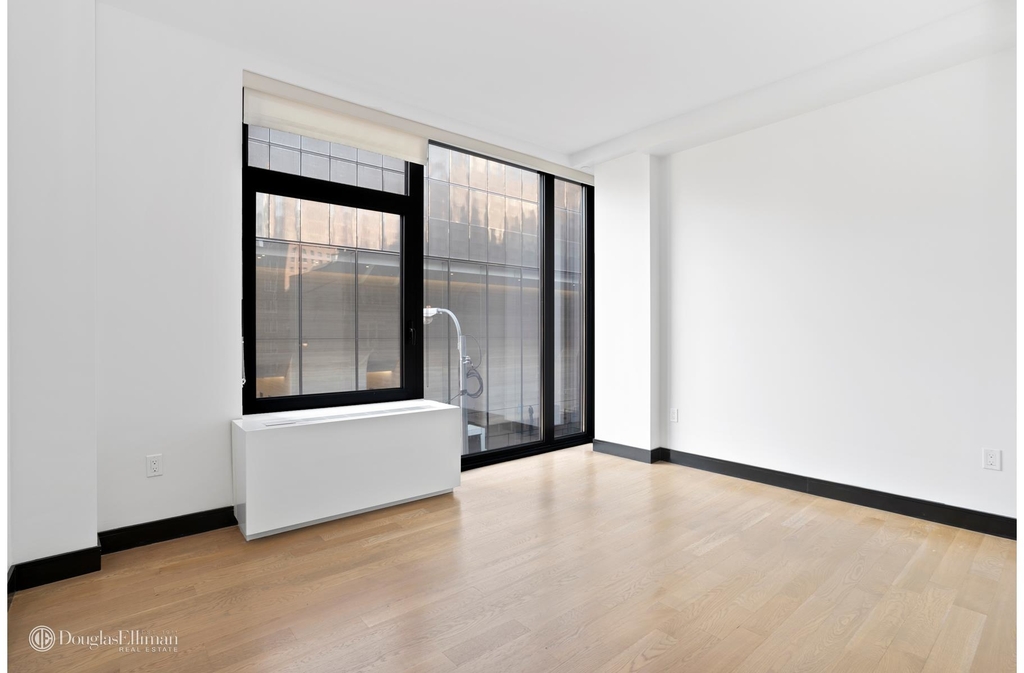 401 West 33rd Street - Photo 9