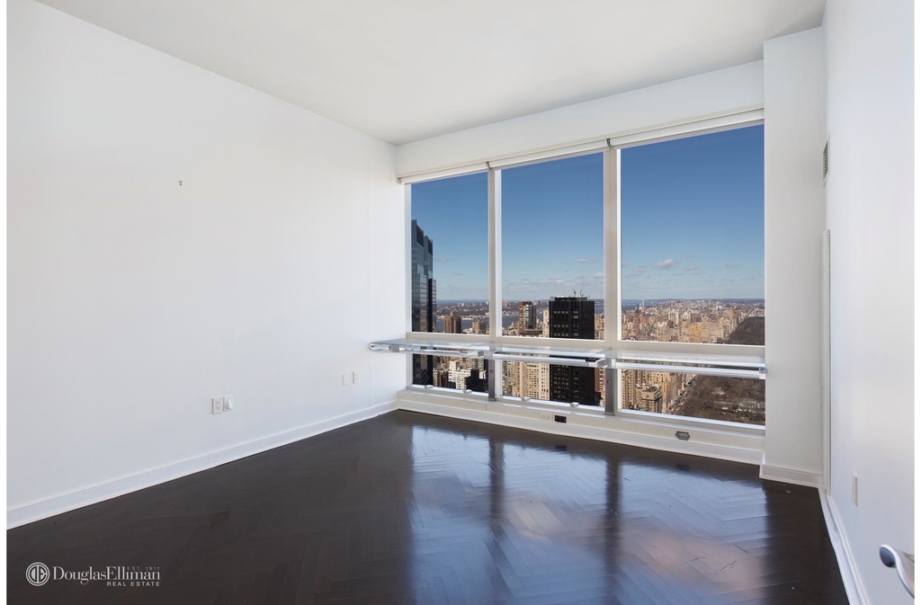 230 West 56th St - Photo 4