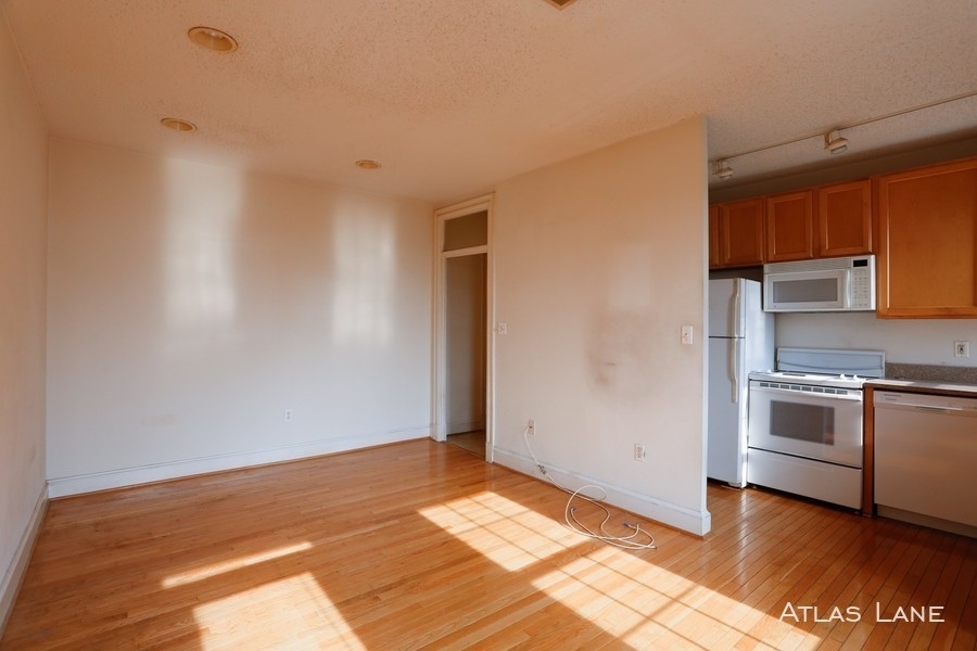 1401 Columbia Road Nw - Photo 3