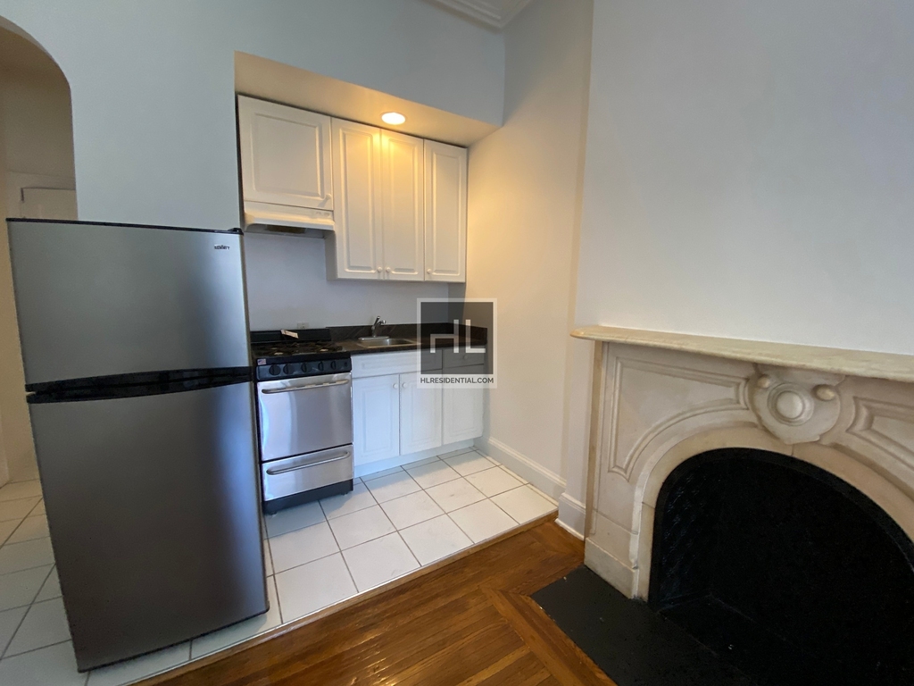 East 72 Street - Photo 1