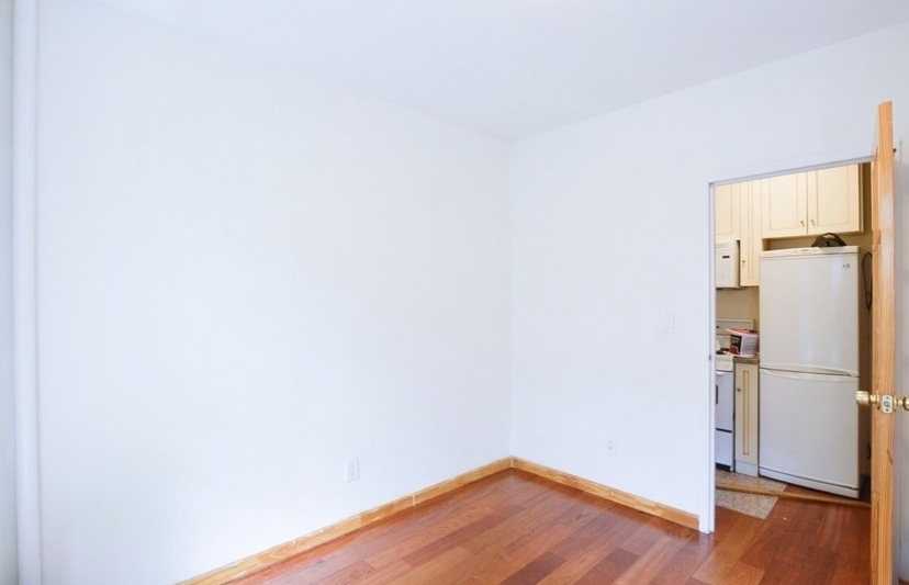 520 East 11th Street - Photo 2