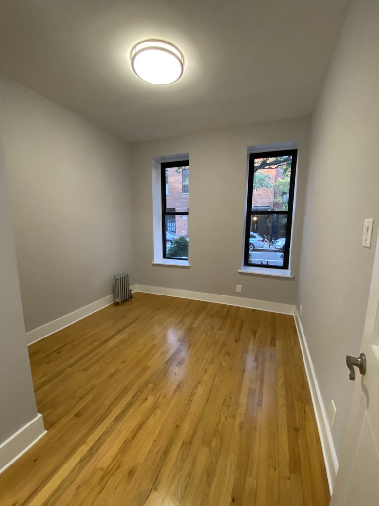 214 West 21st Street - Photo 4