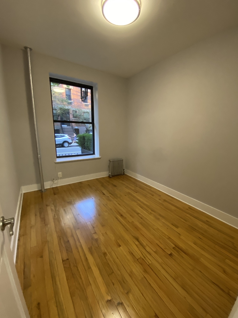 214 West 21st Street - Photo 6