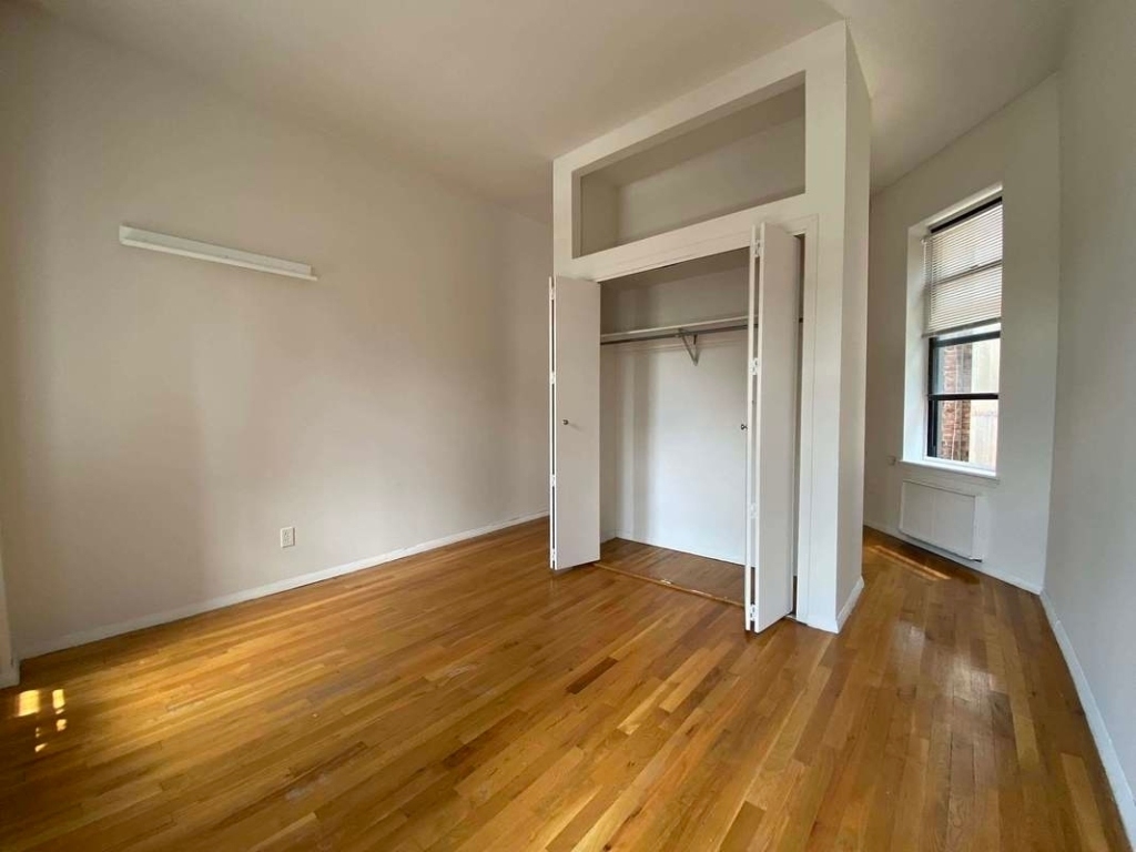 239 East 53rd Street - Photo 1