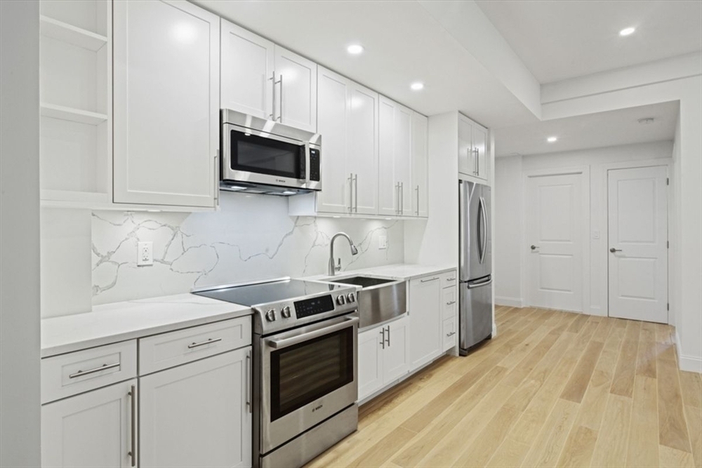 160 East 48th Street - Photo 0