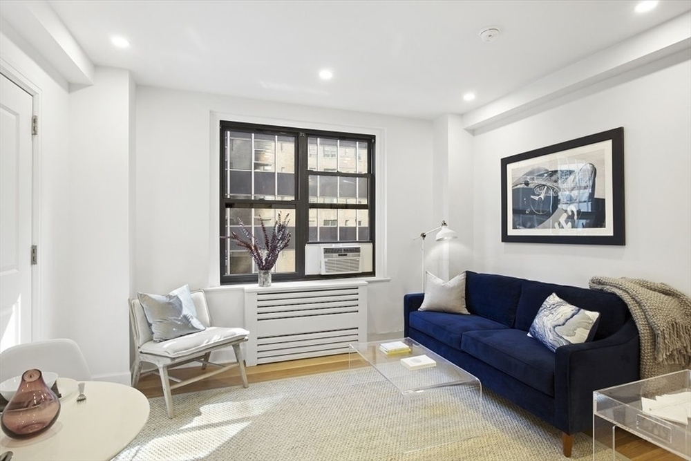 160 East 48th Street - Photo 4