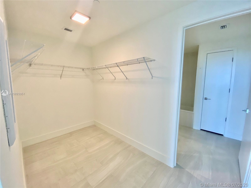 2000 Metropica Way - Photo 23