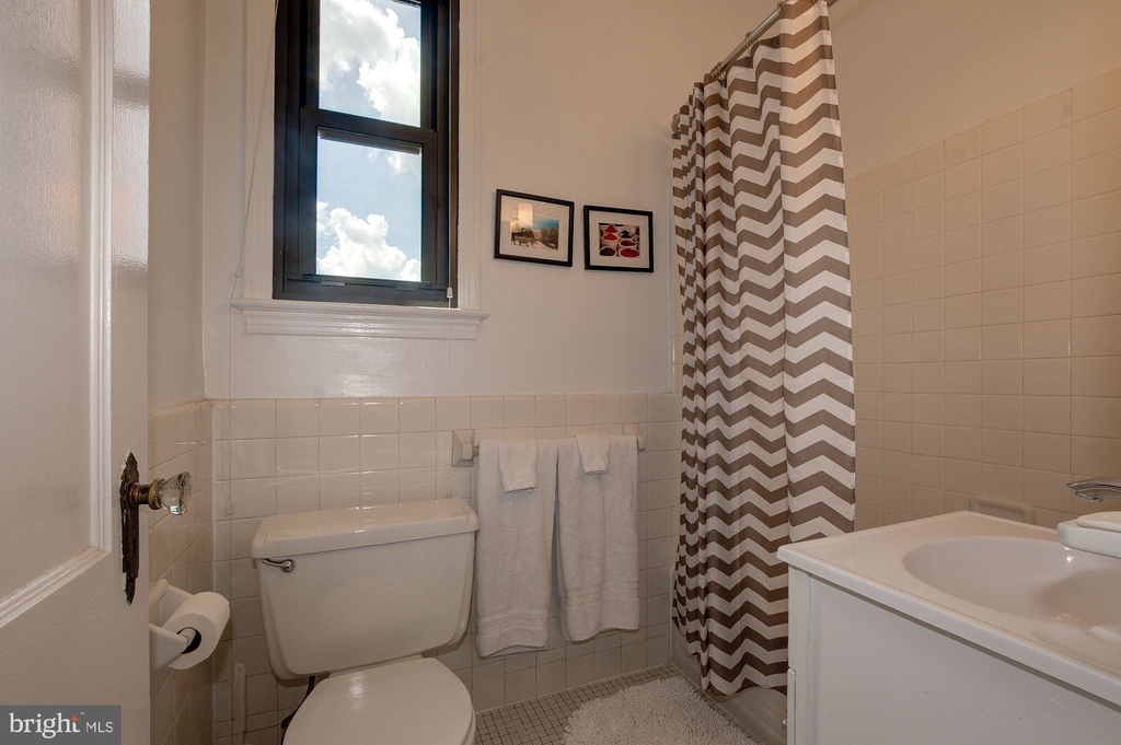 1010 25th Street Nw - Photo 12