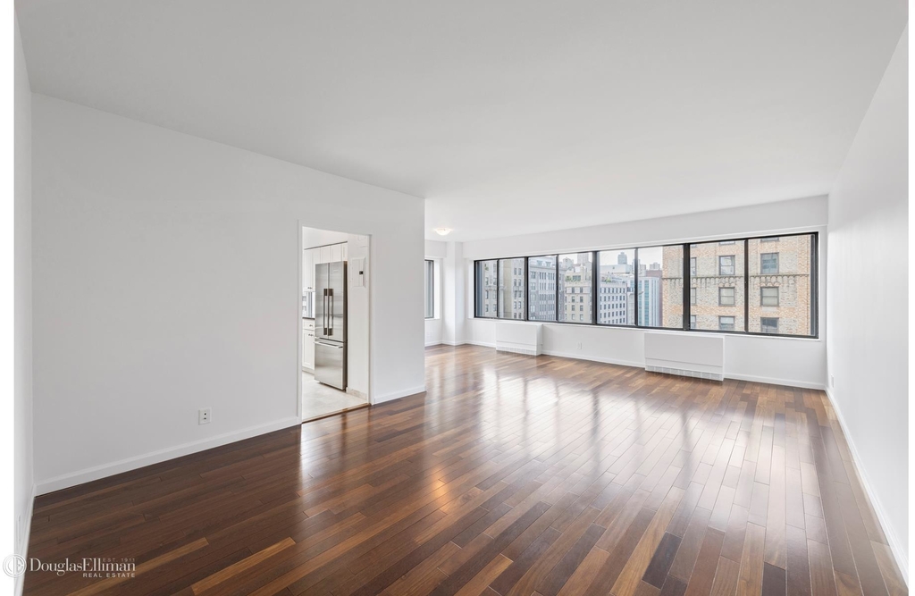 900 Park Avenue - Photo 3