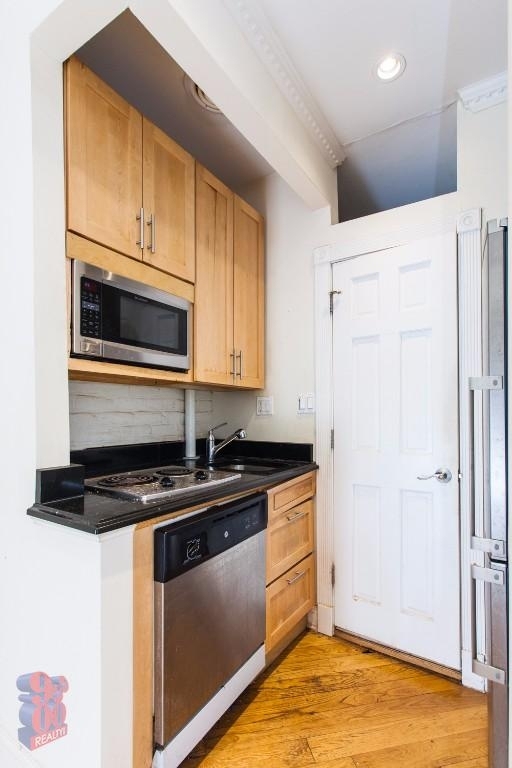 279 East 10th Street - Photo 1