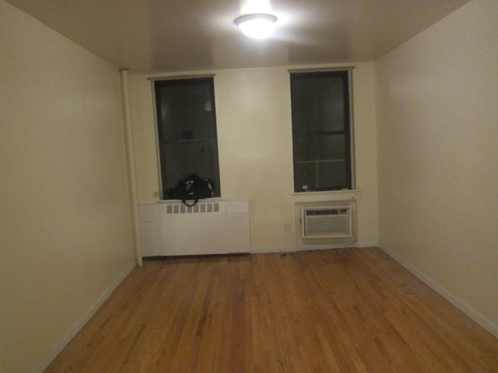 246 West 22nd Street - Photo 2