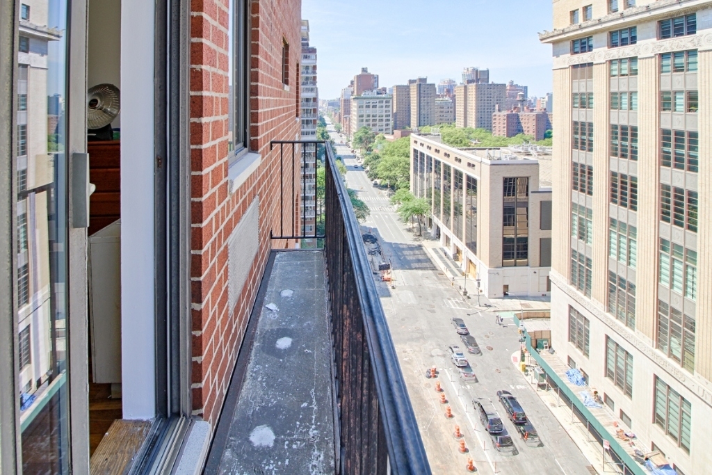 370 West 30th Street - Photo 0