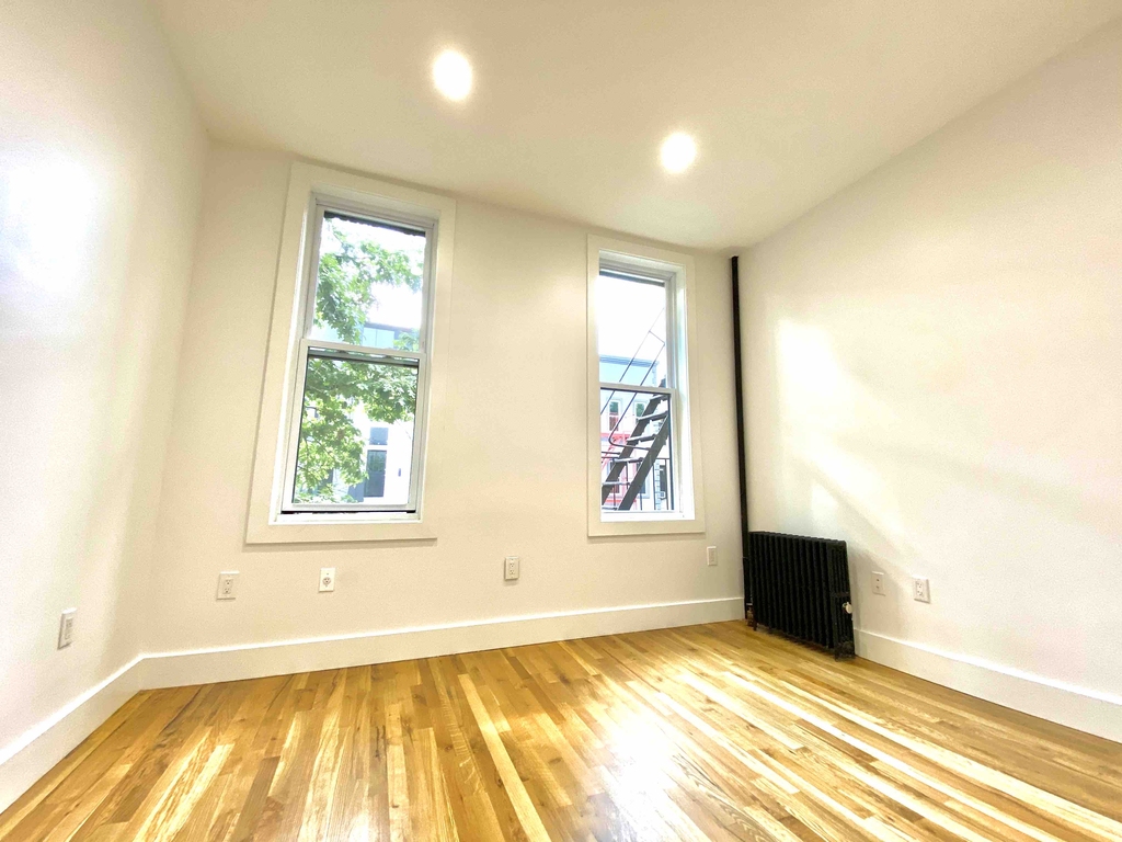 1420 Dekalb Ave  - Photo 4