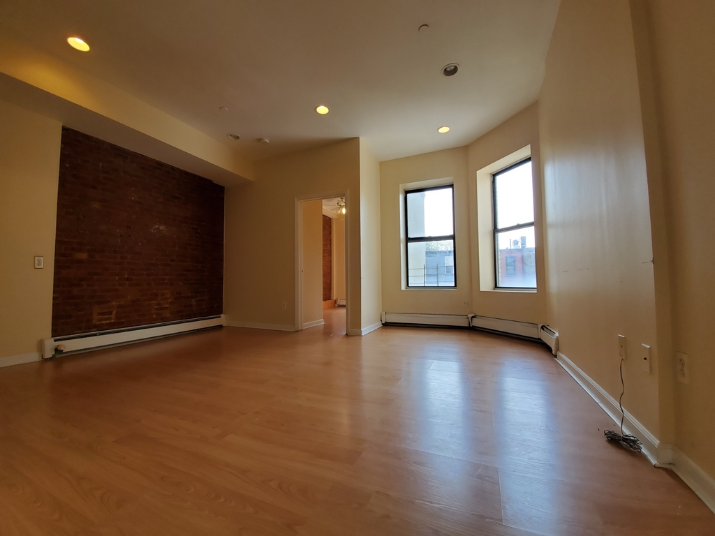 248 Hancock St - Photo 1