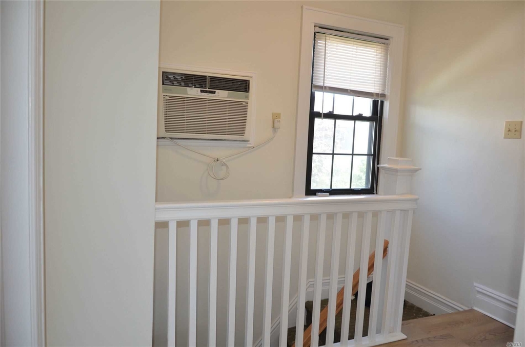 37 Hawthorne Street - Photo 2