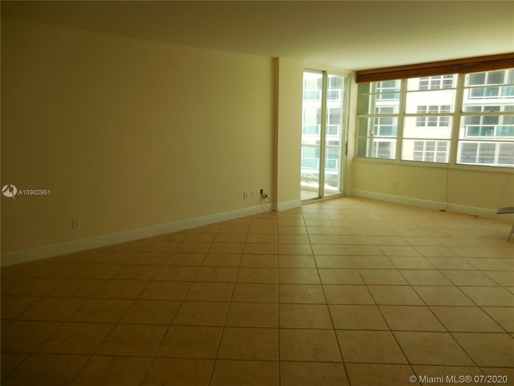 5151 Collins Ave - Photo 3