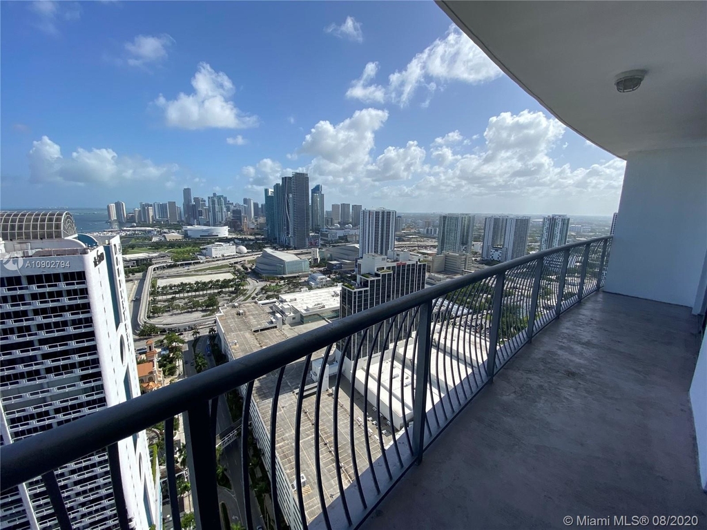 1750 N Bayshore Dr - Photo 1