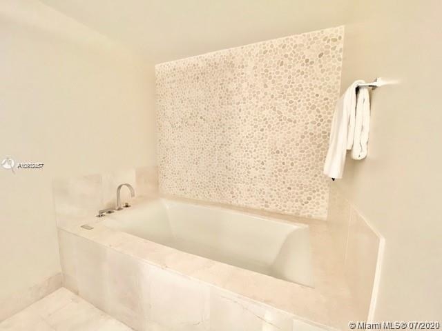 17121 Collins Ave - Photo 8