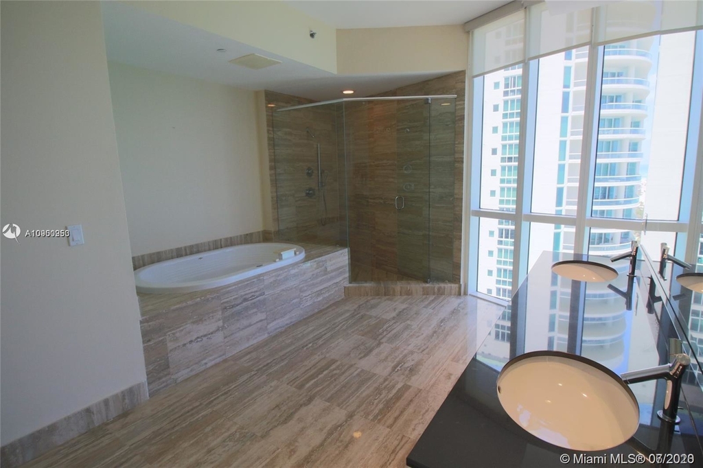 16001 Collins Ave - Photo 10